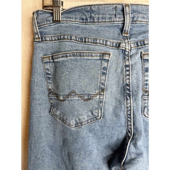 Wrangler Slim Straight Jeans Light Blue Wash Men’s Size 32x32 Comfort Stretch - Picture 13 of 15